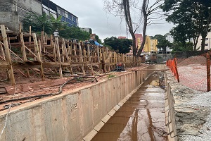Prefeitura vistoria obras de contenção das margens do Córrego Jaboticabal